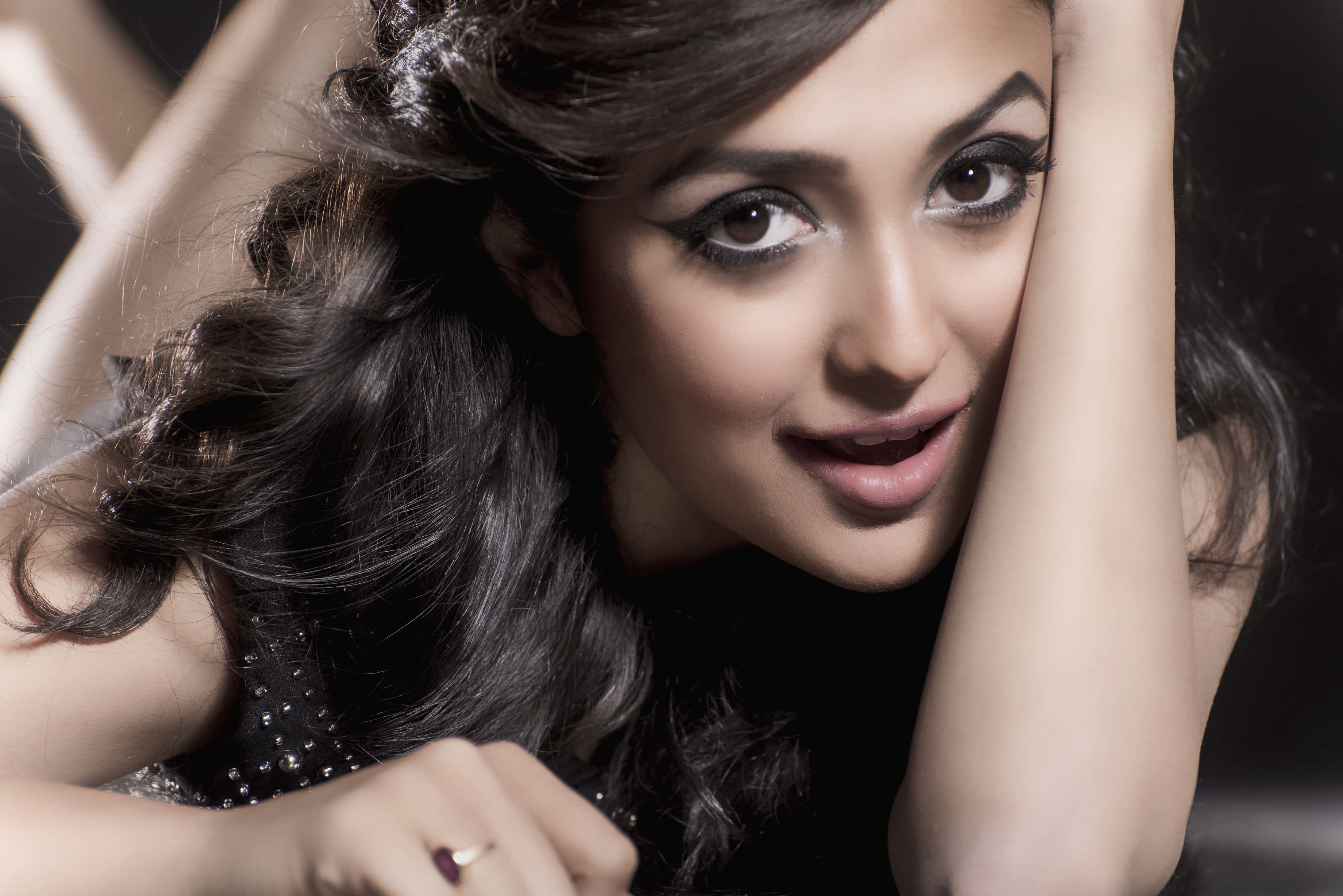 Monali Thakur 